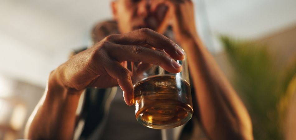 Man suffring alcohol withdrawal